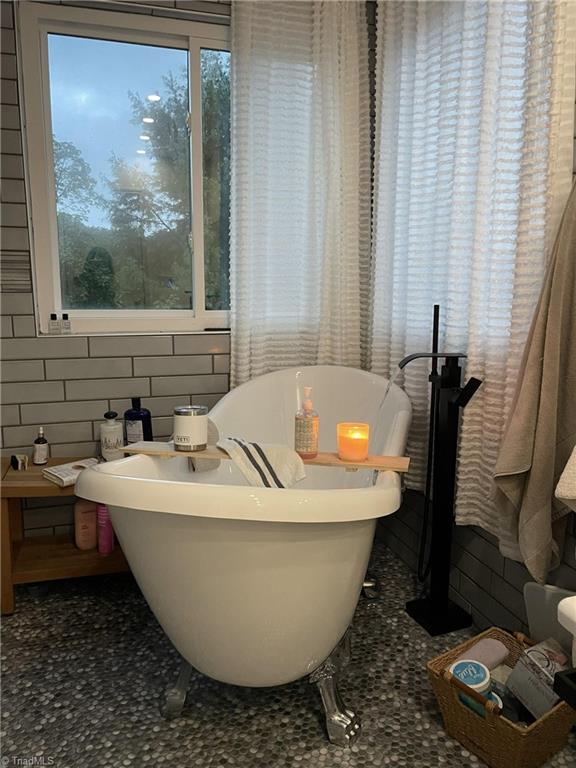 1233 Salem Crossing Road