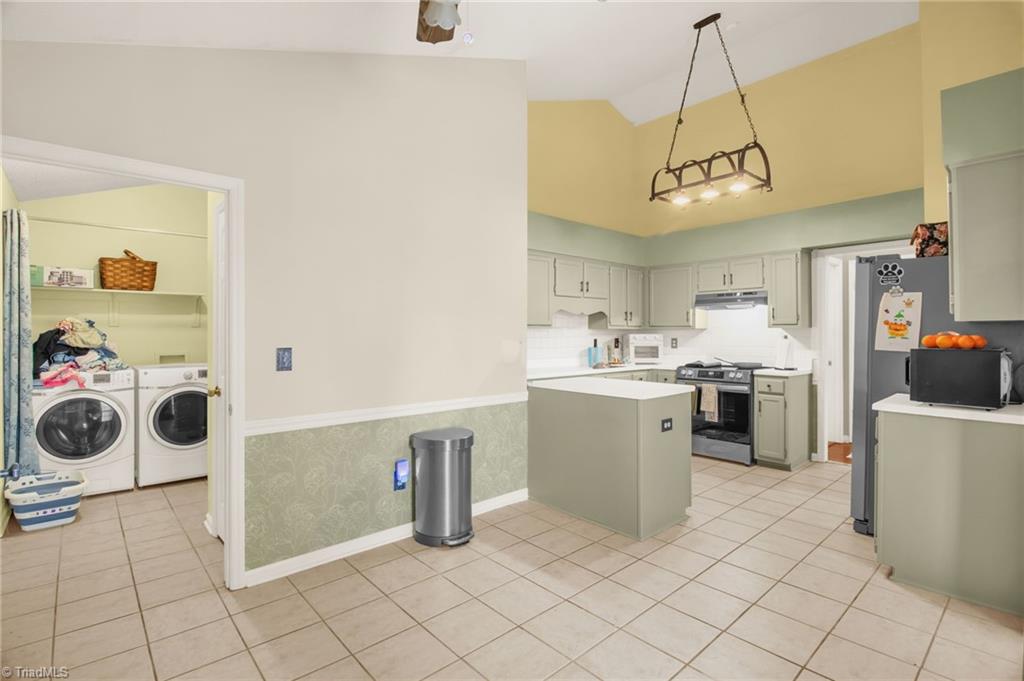 1505 Fiddlers Knoll Drive