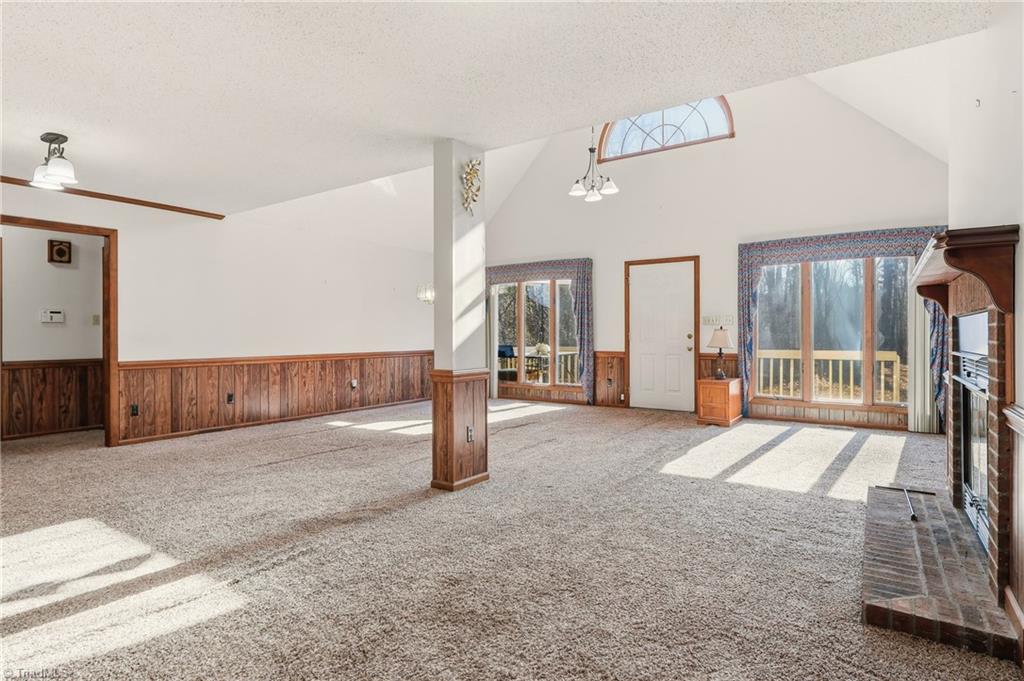 8015 E US Highway 64