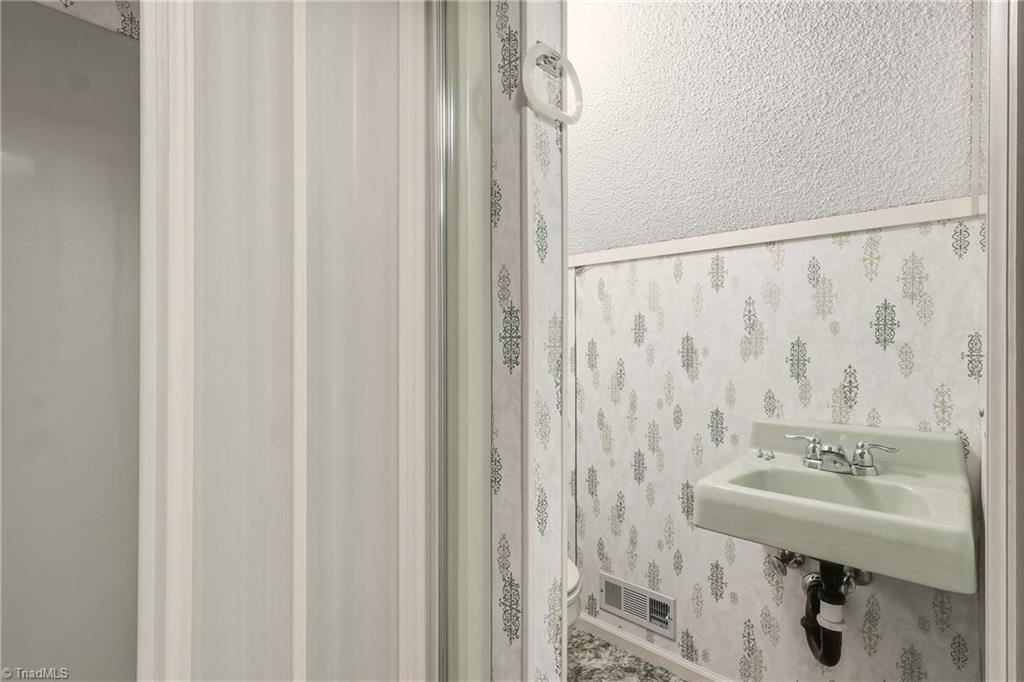 8015 E US Highway 64