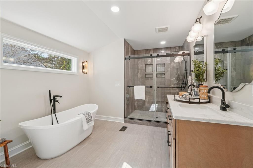 907 Sunset Drive