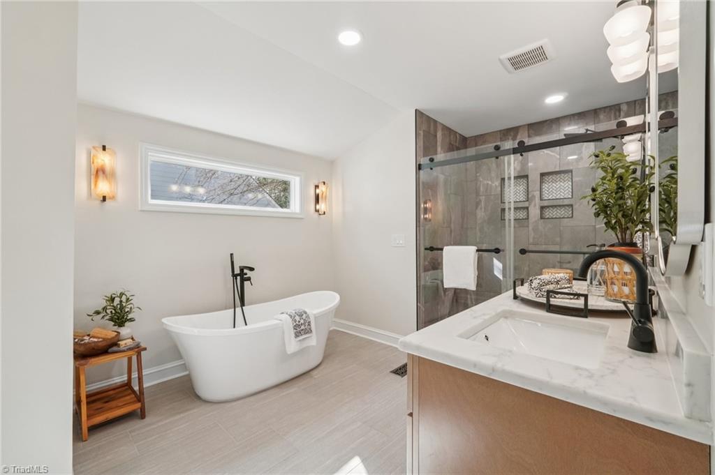 907 Sunset Drive