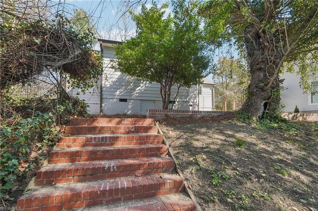 907 Sunset Drive