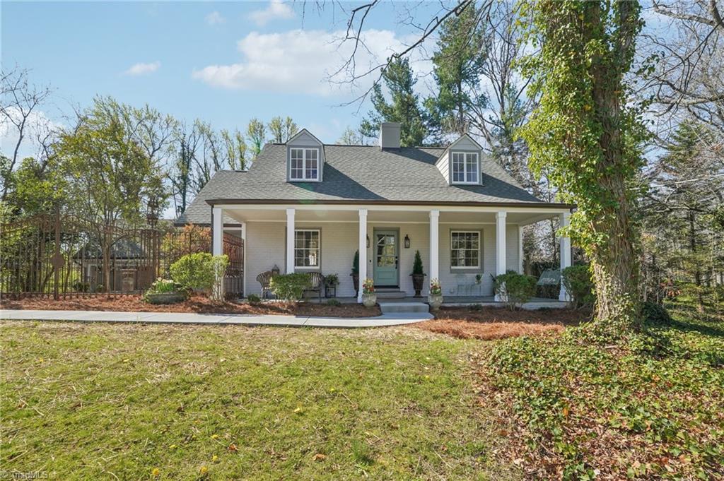 907 Sunset Drive