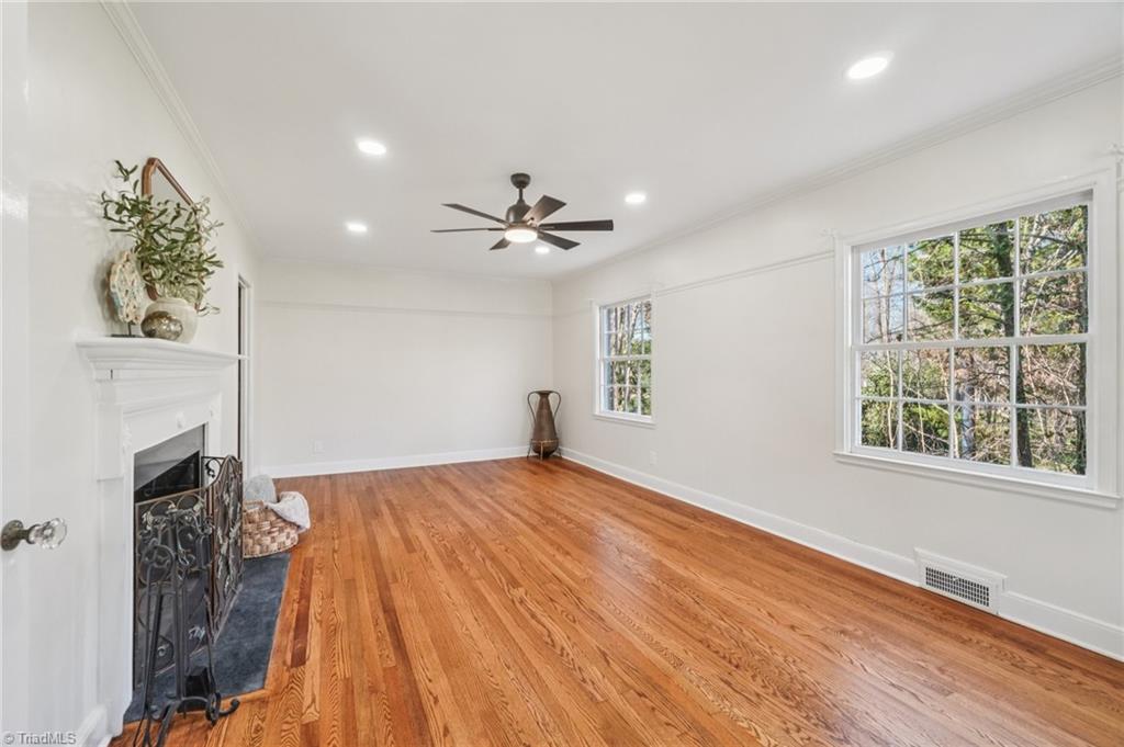 907 Sunset Drive