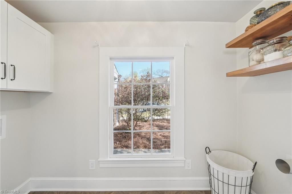 907 Sunset Drive