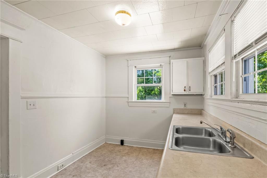 611 W Lexington Avenue