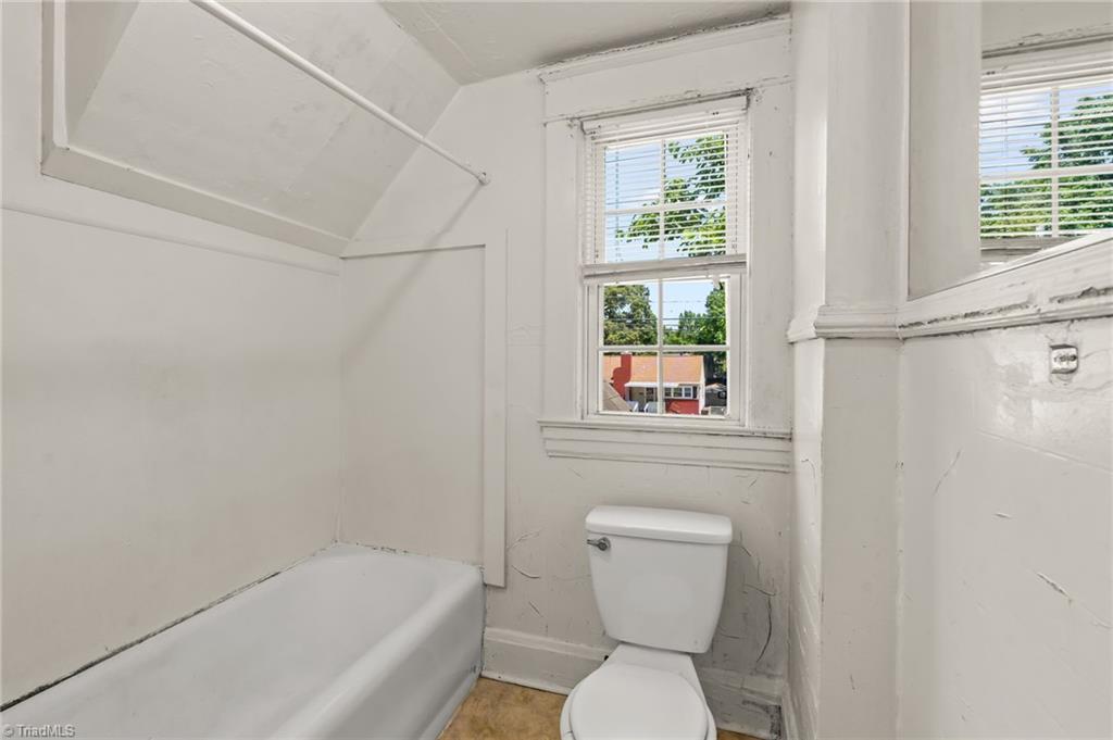 611 W Lexington Avenue
