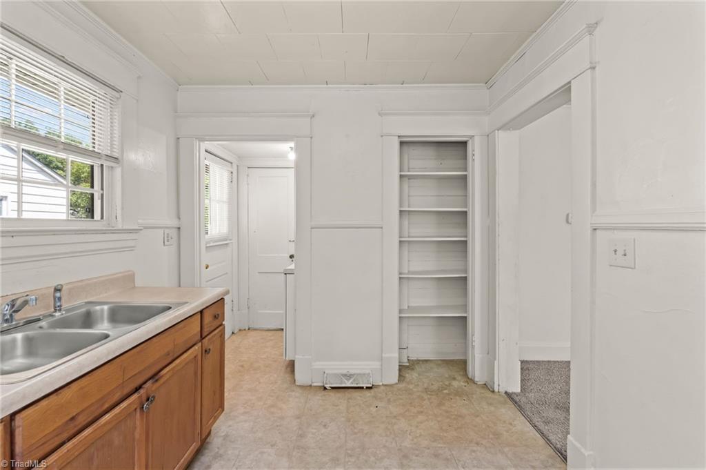 611 W Lexington Avenue