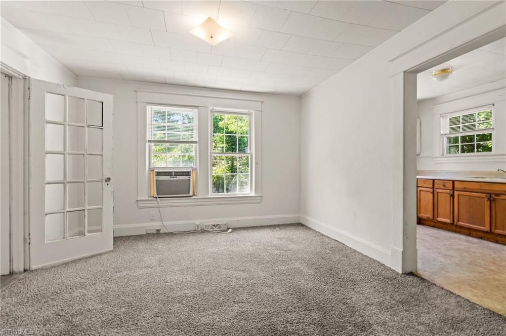 611 W Lexington Avenue