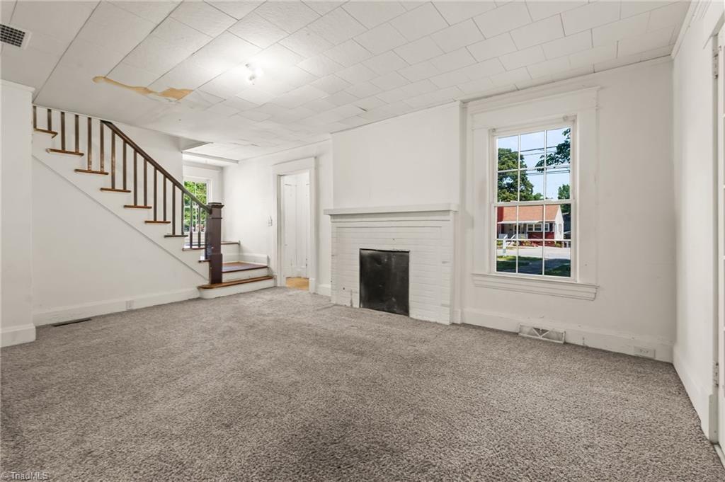 611 W Lexington Avenue