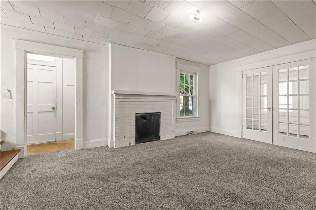 611 W Lexington Avenue