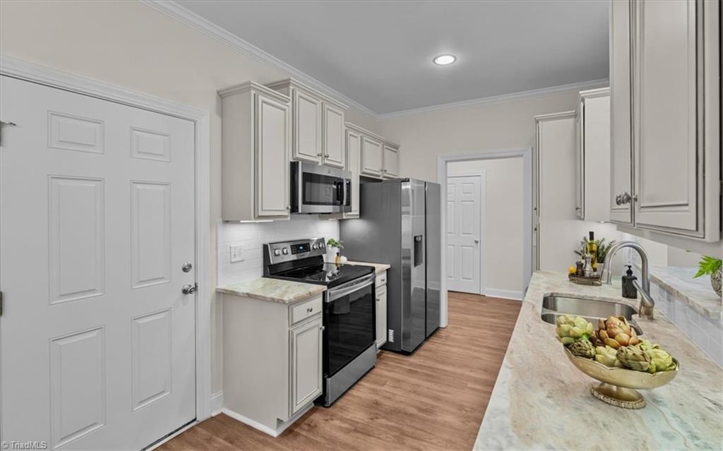 1055 Saint Michaels Lane