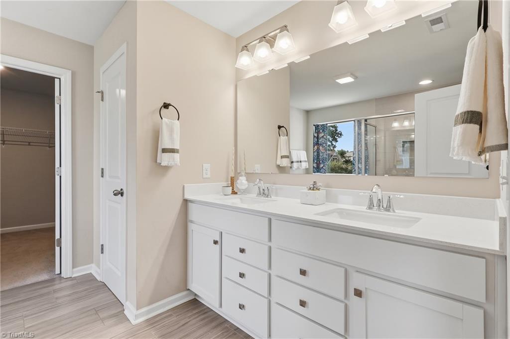 2404 Dukes Hollow Court