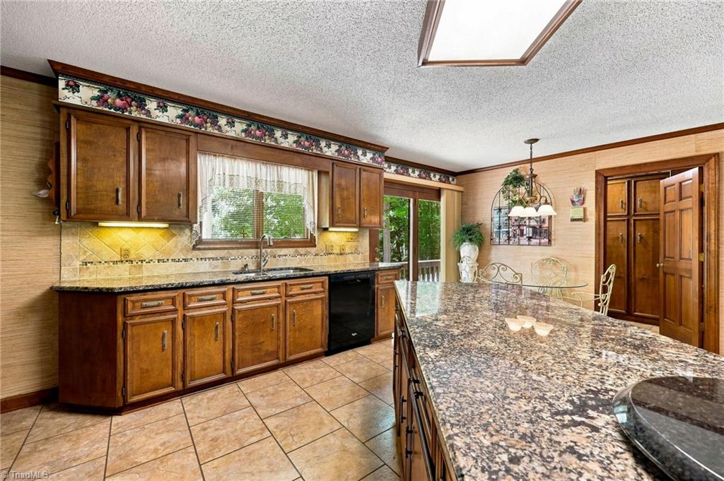 4401 Oakview Drive