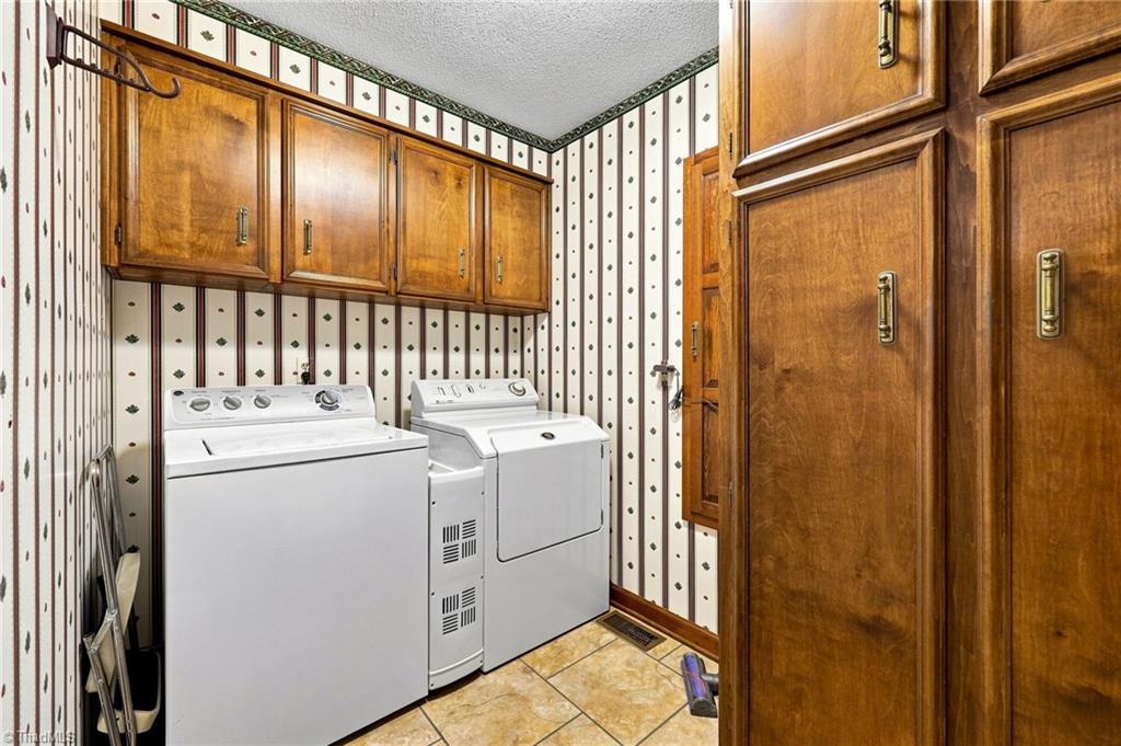 4401 Oakview Drive