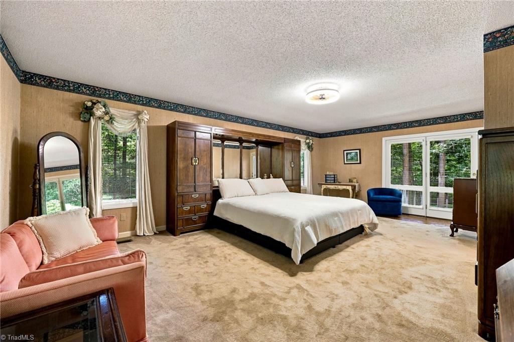 4401 Oakview Drive