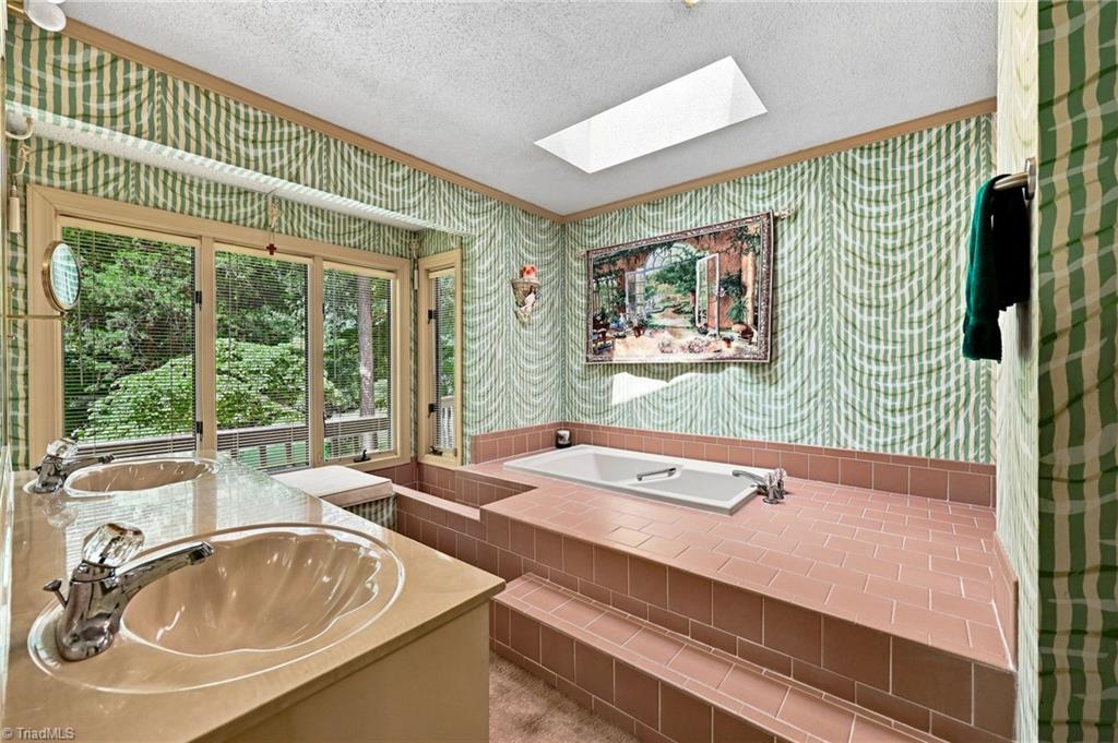 4401 Oakview Drive