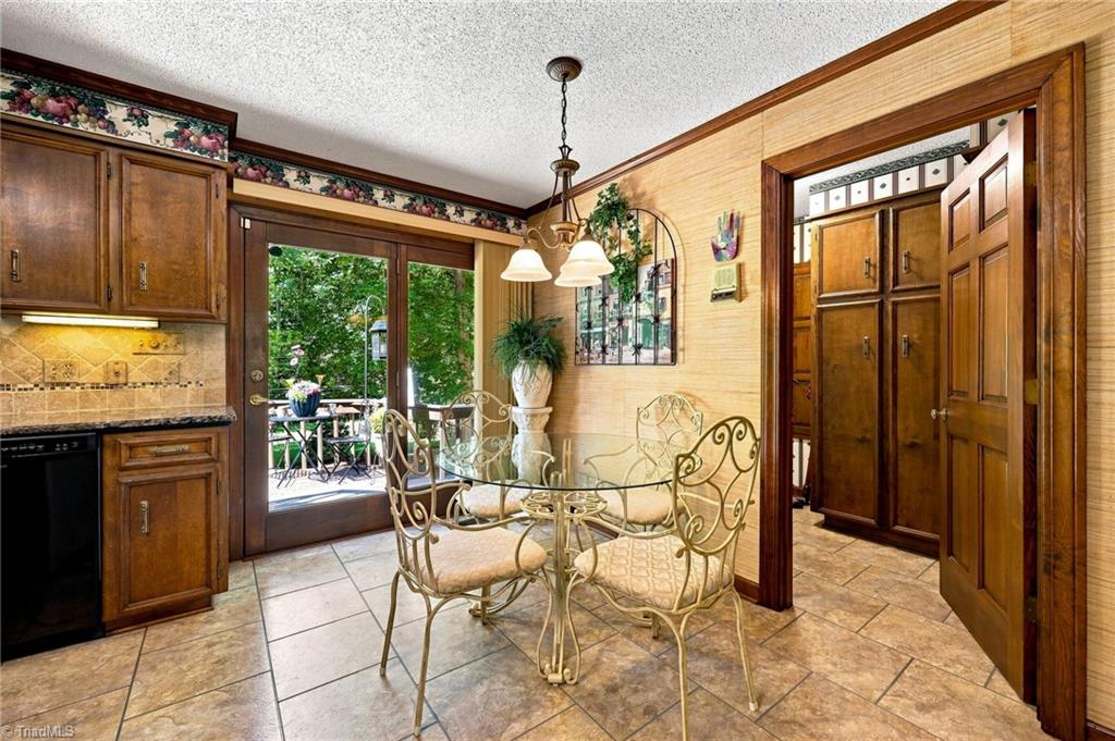 4401 Oakview Drive