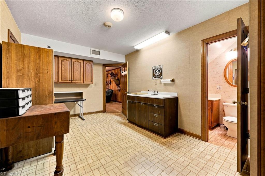 4401 Oakview Drive