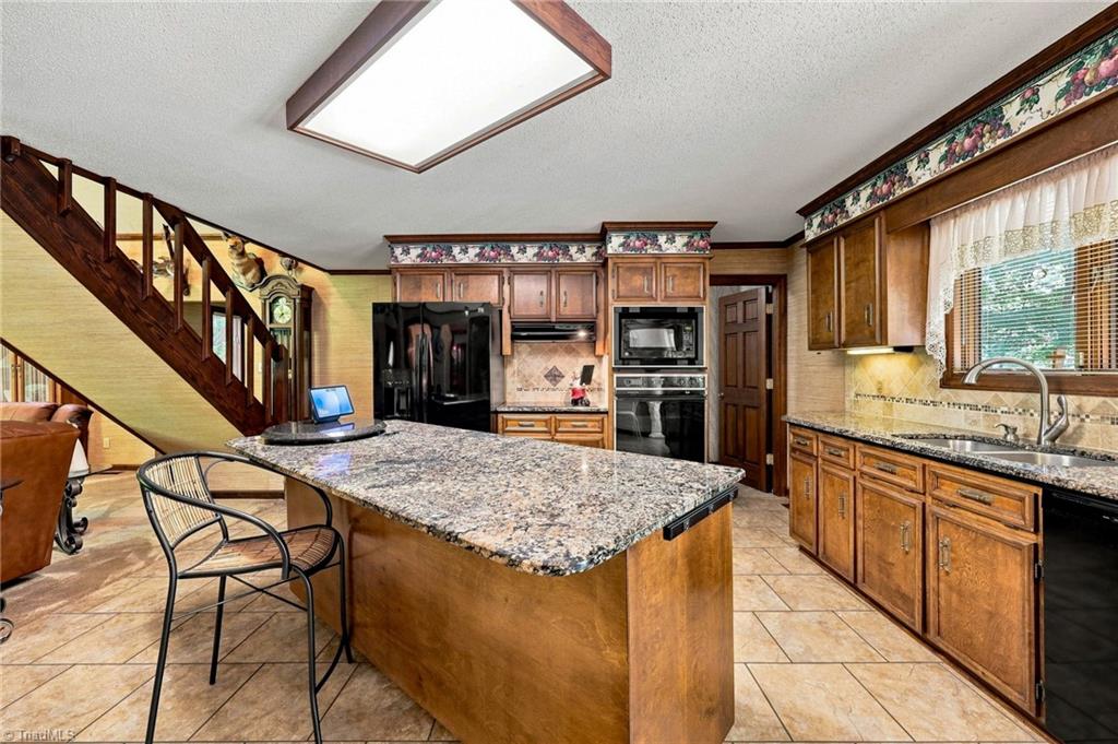 4401 Oakview Drive