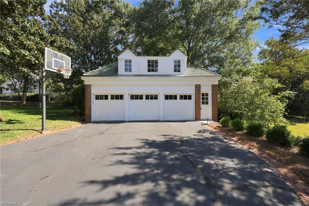 425 Hillcrest Drive