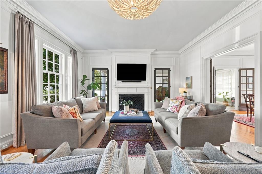 425 Hillcrest Drive