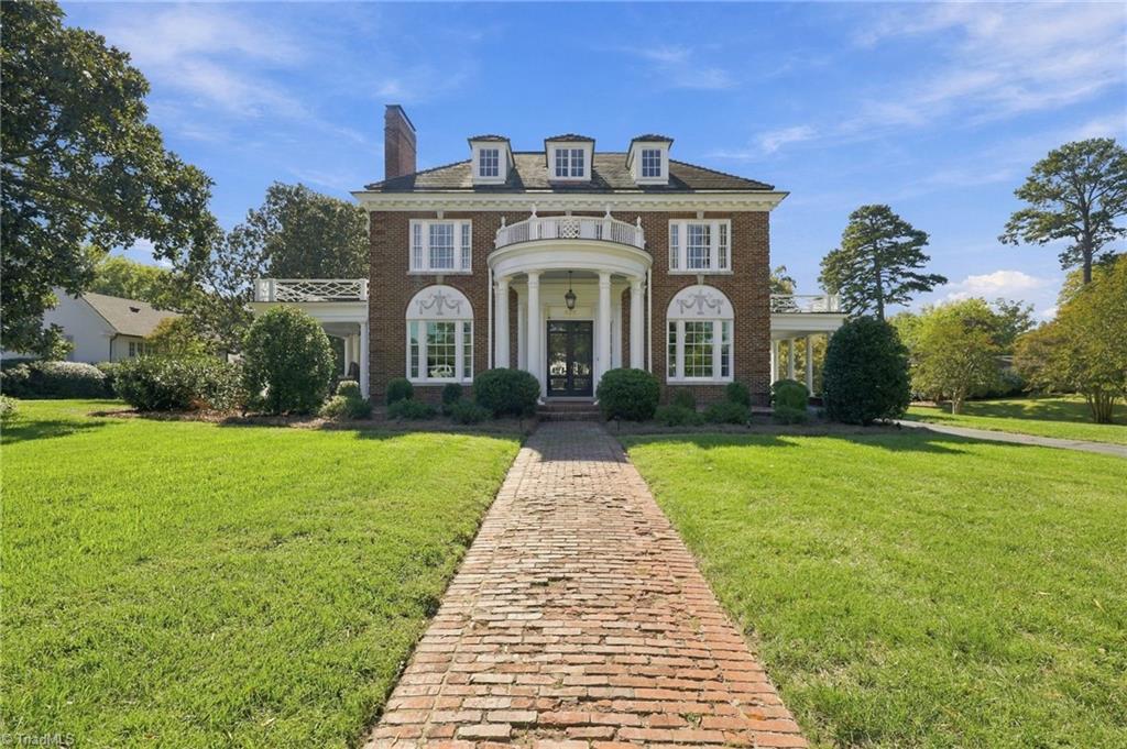 425 Hillcrest Drive