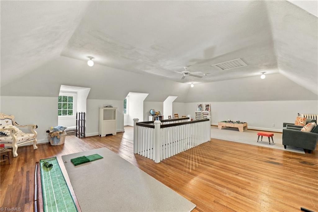 425 Hillcrest Drive