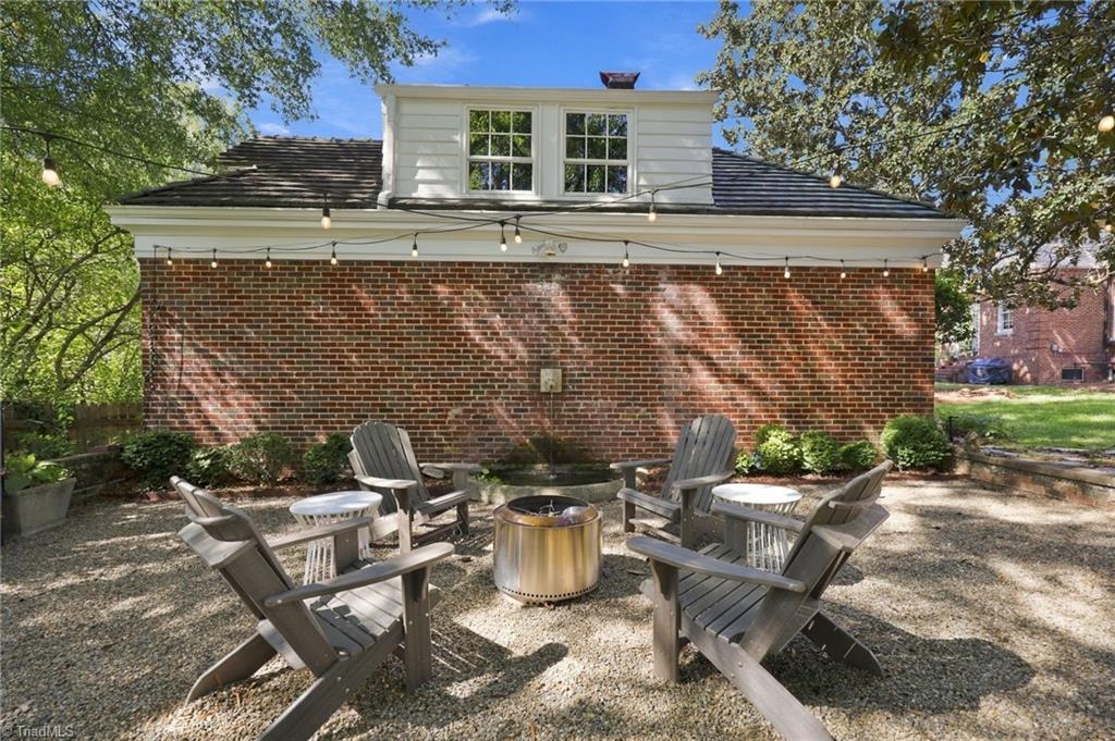 425 Hillcrest Drive