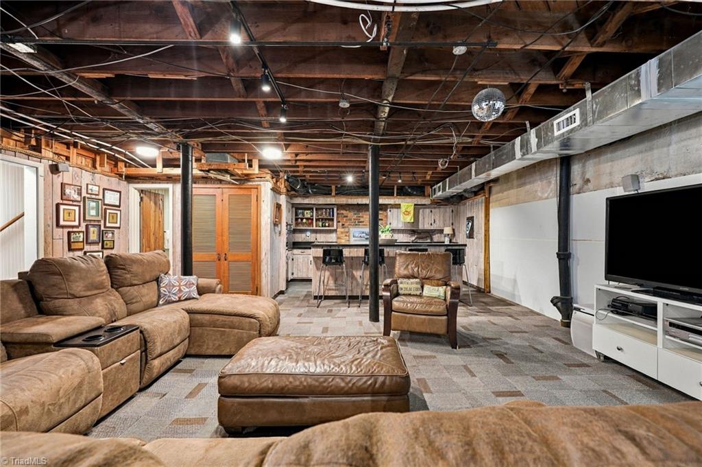 425 Hillcrest Drive