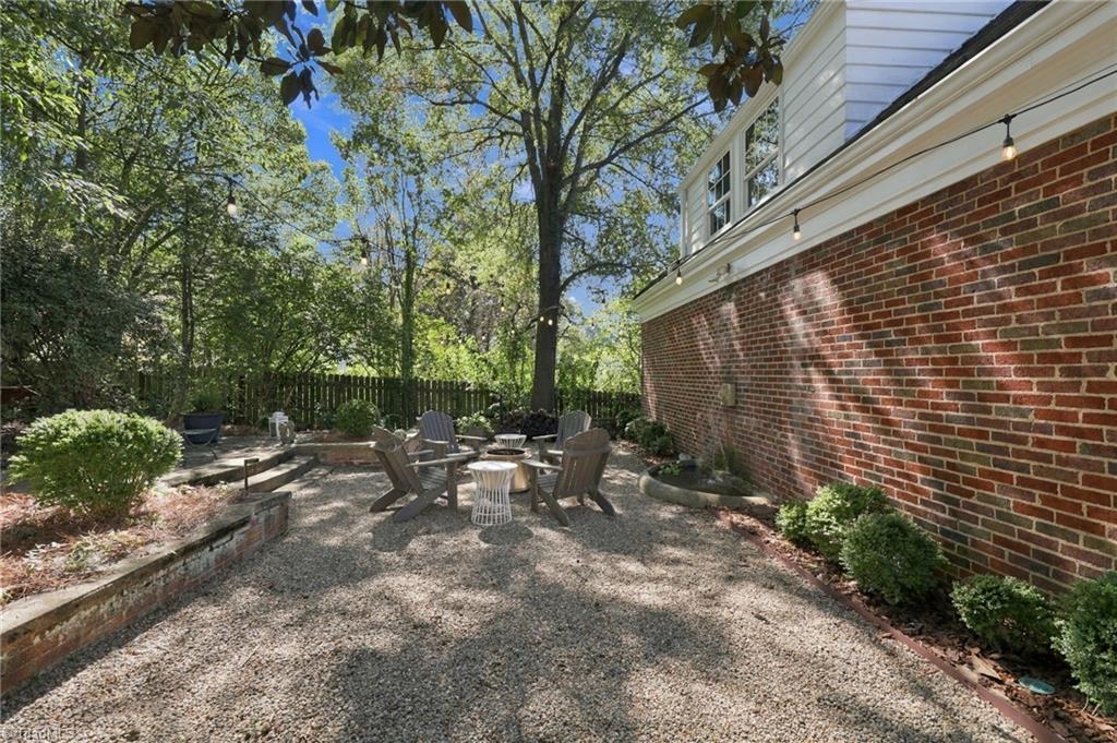 425 Hillcrest Drive