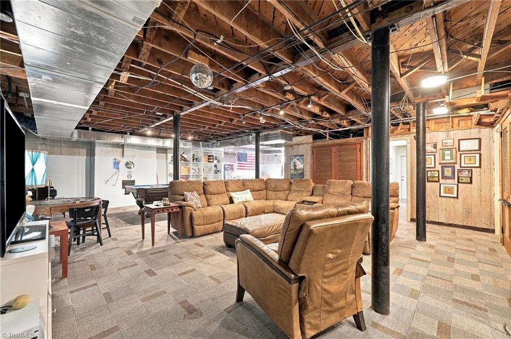 425 Hillcrest Drive