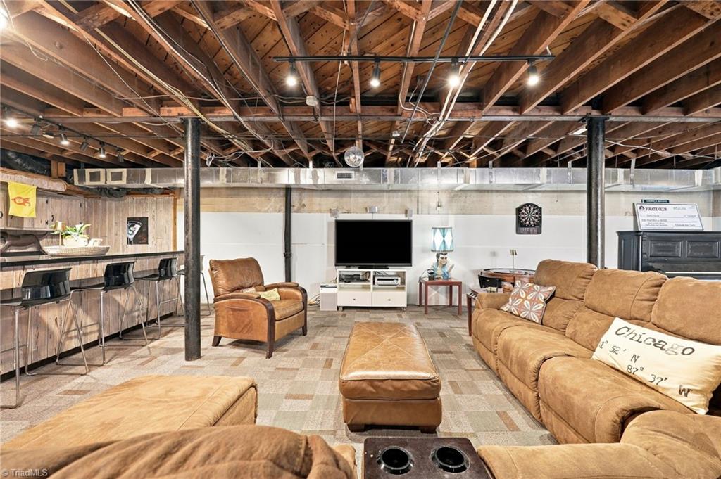 425 Hillcrest Drive