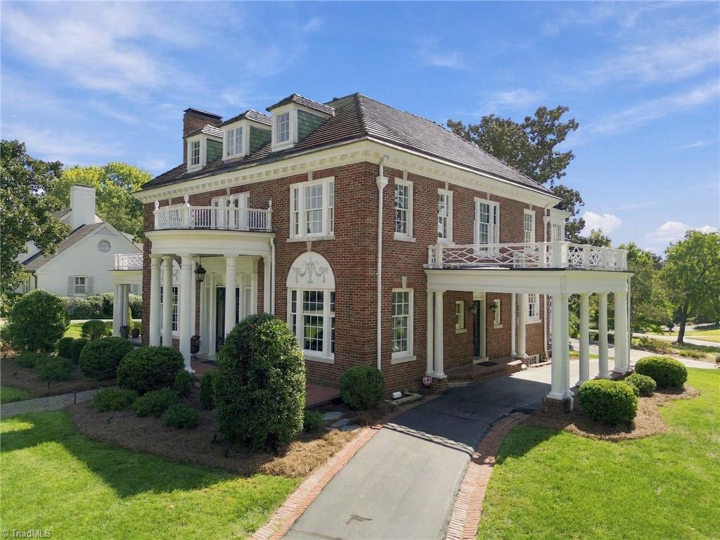 425 Hillcrest Drive