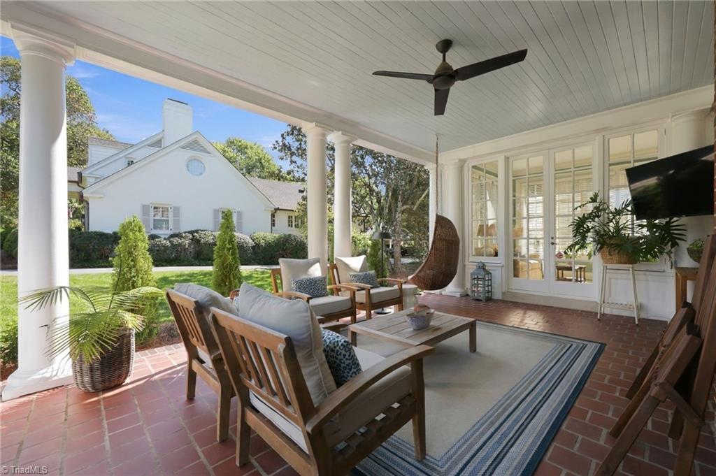 425 Hillcrest Drive