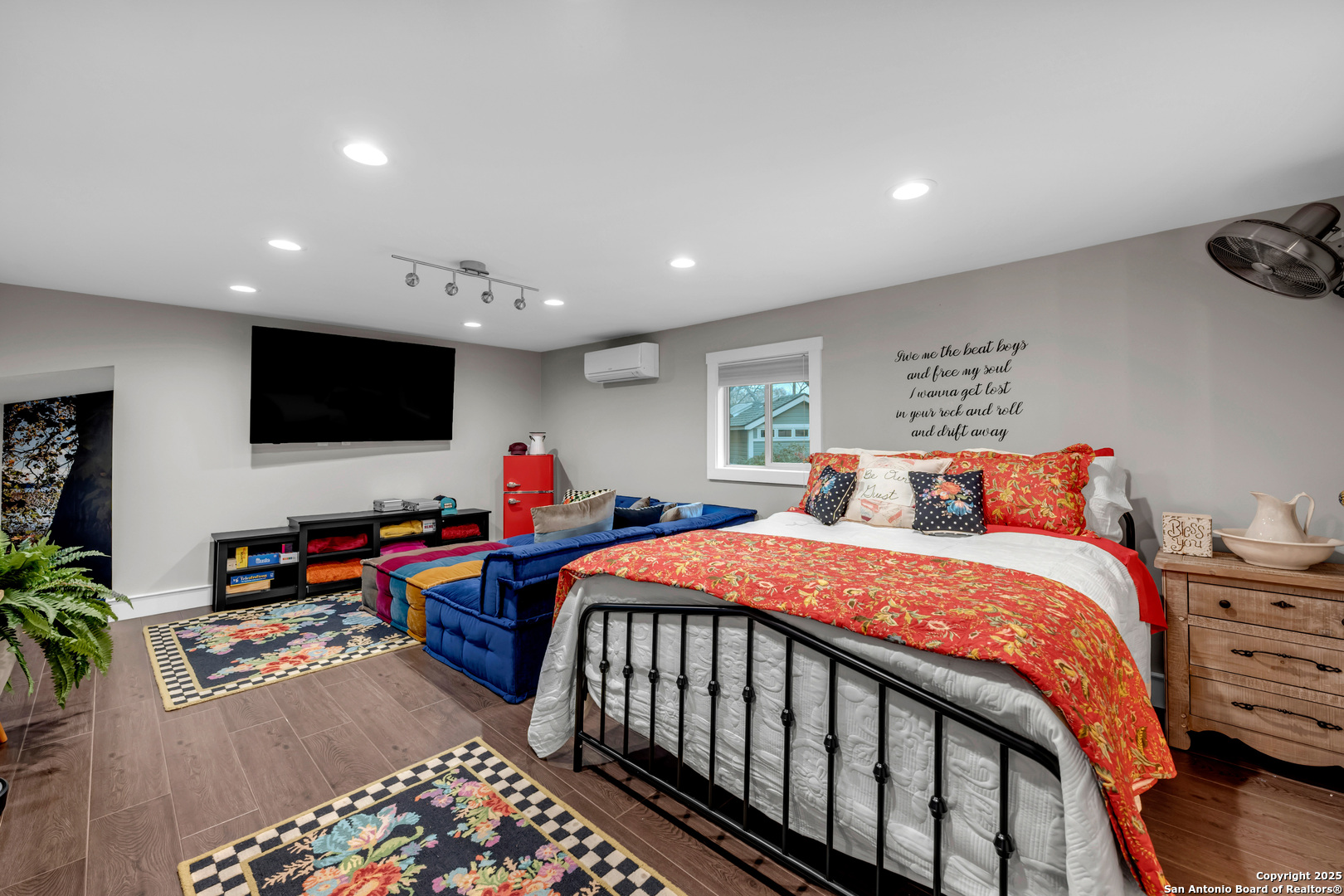 211 Elm Lodge Dr