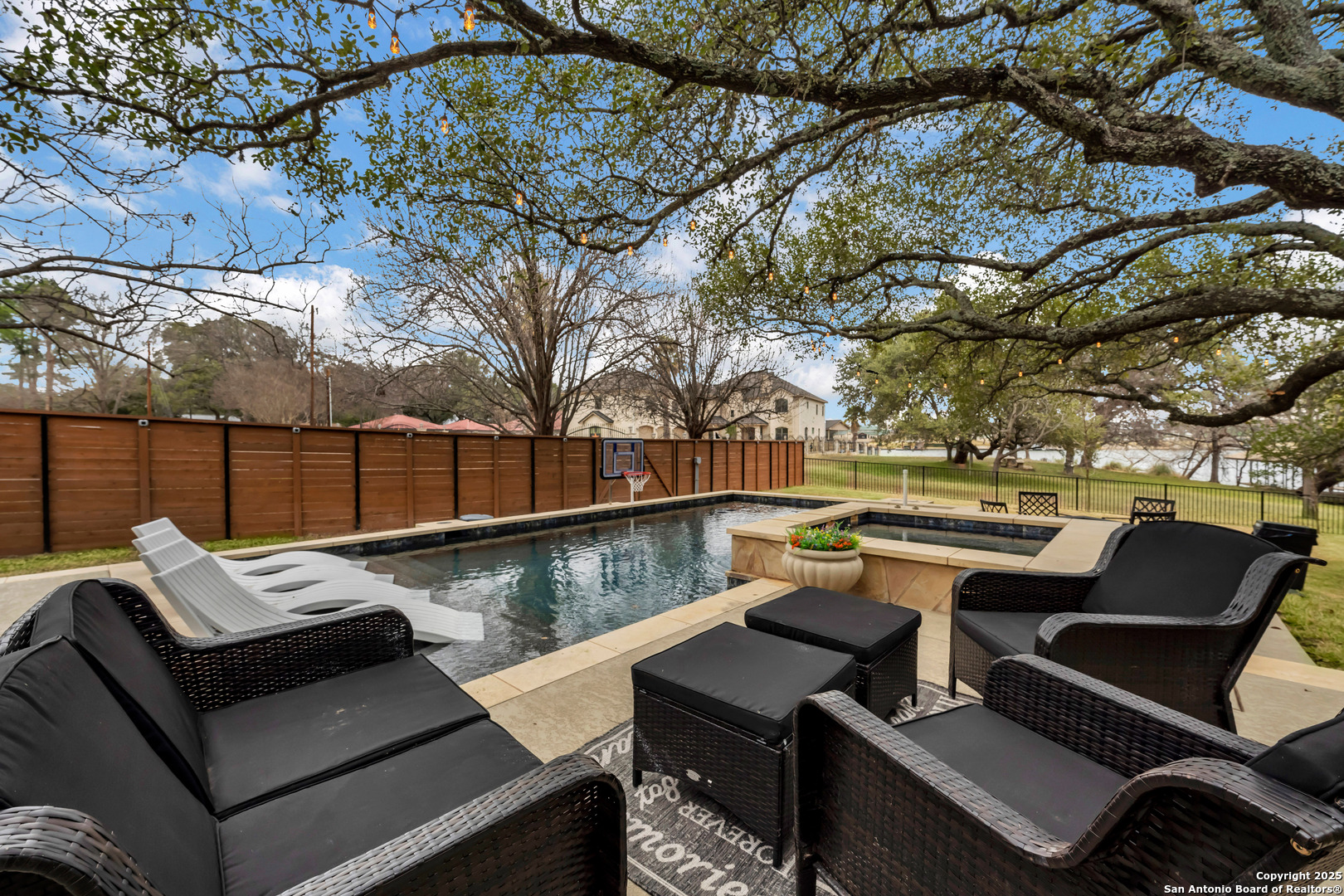 211 Elm Lodge Dr