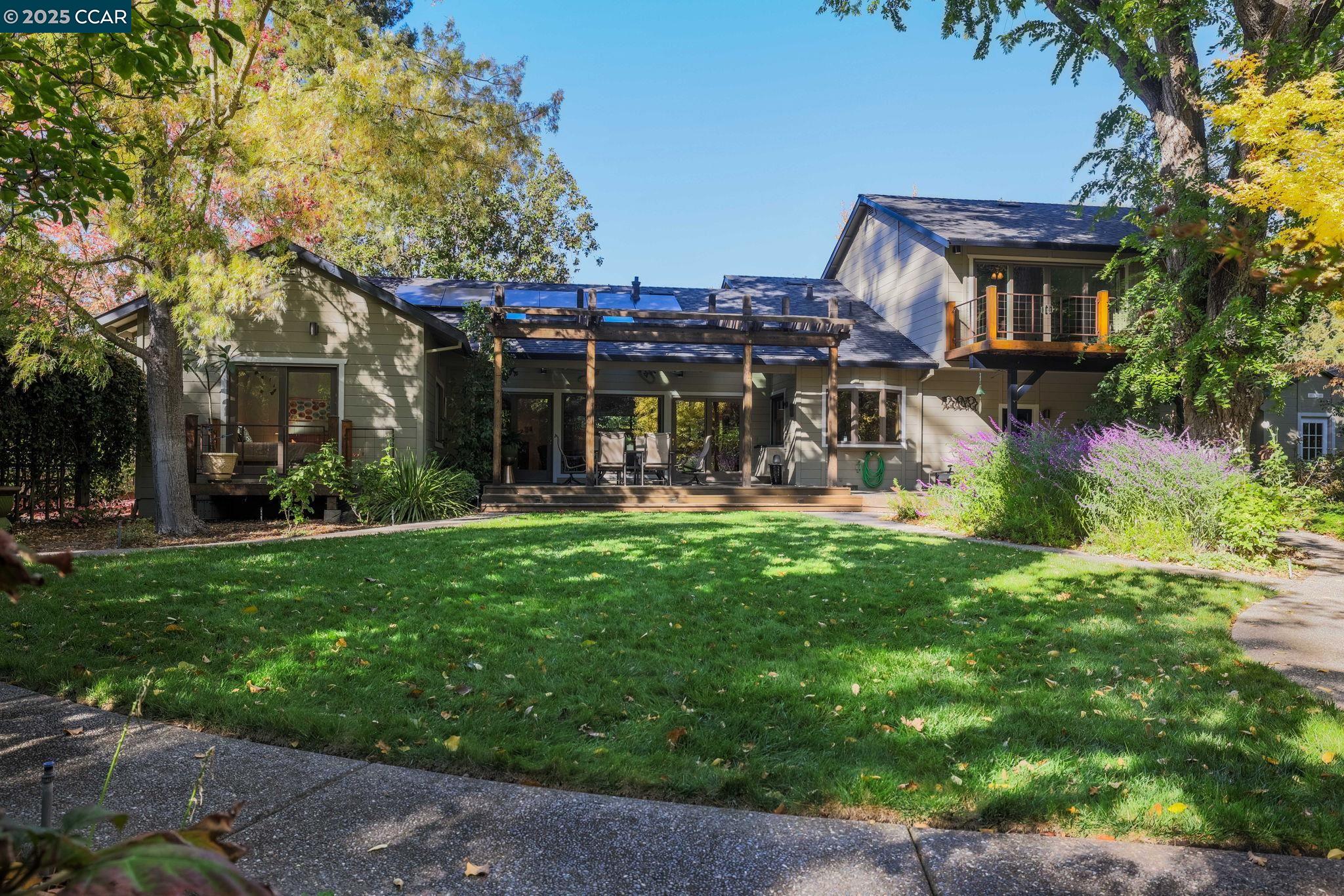 955 Hawthorne Dr