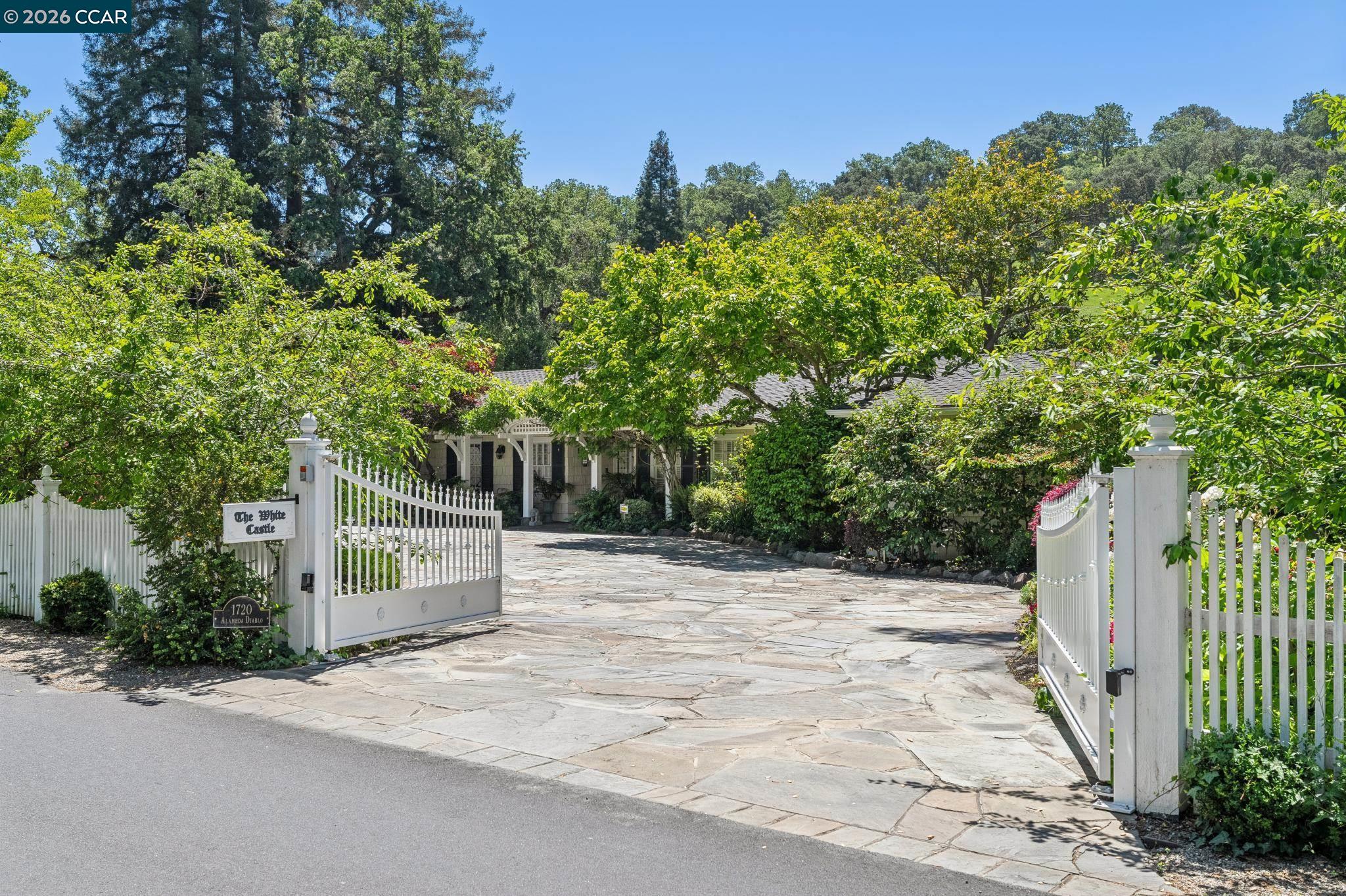 1720 Alameda Diablo