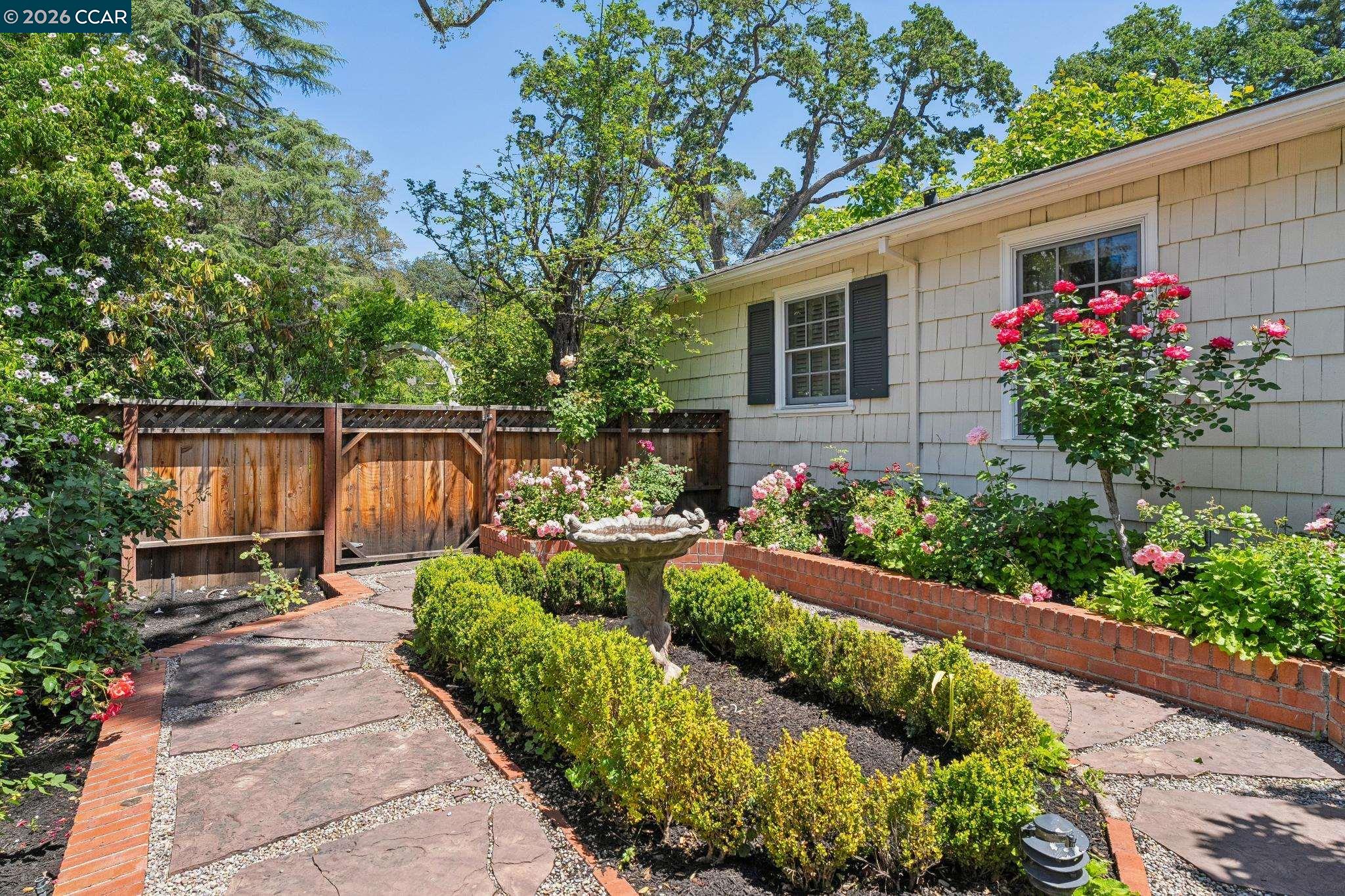 1720 Alameda Diablo