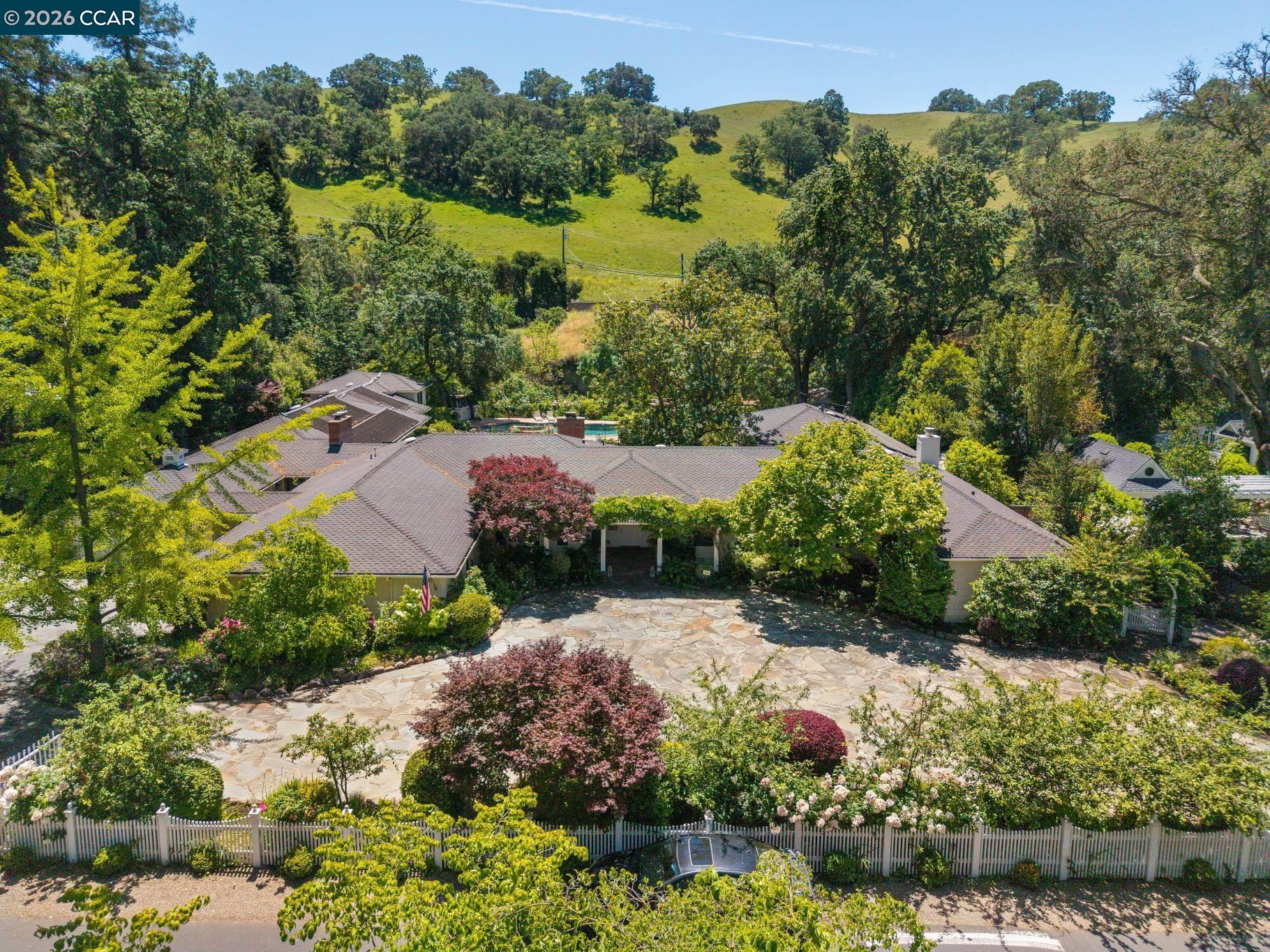 1720 Alameda Diablo