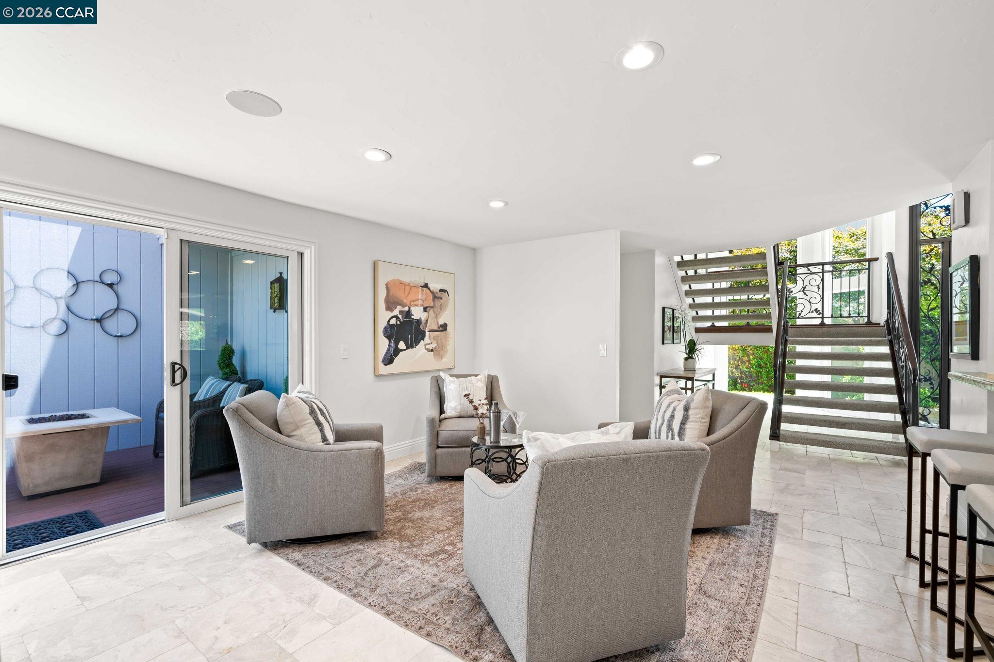 3058 Live Oak Ct