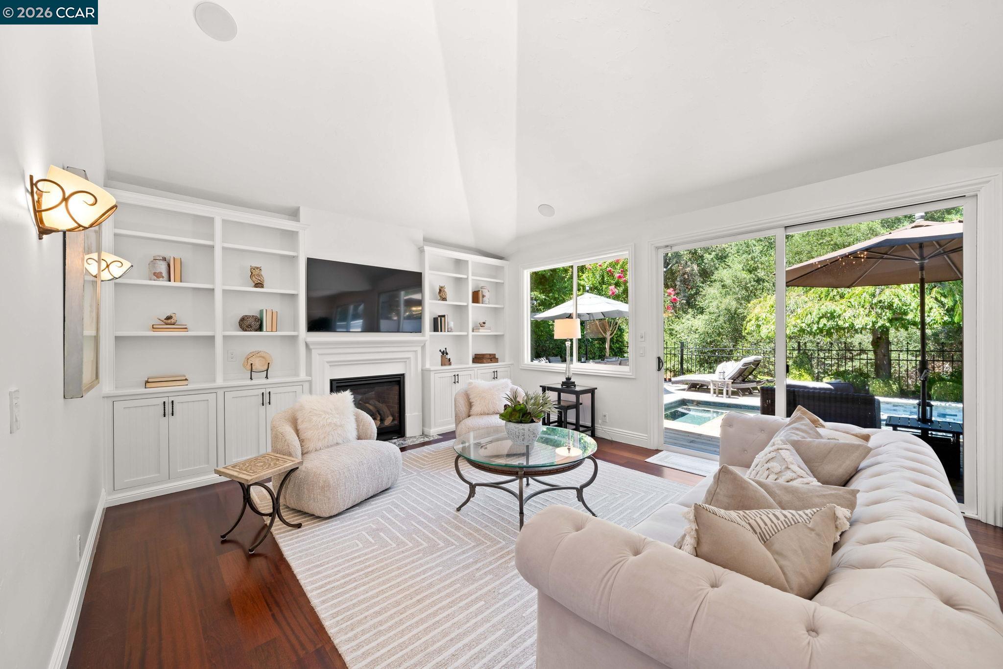 3058 Live Oak Ct