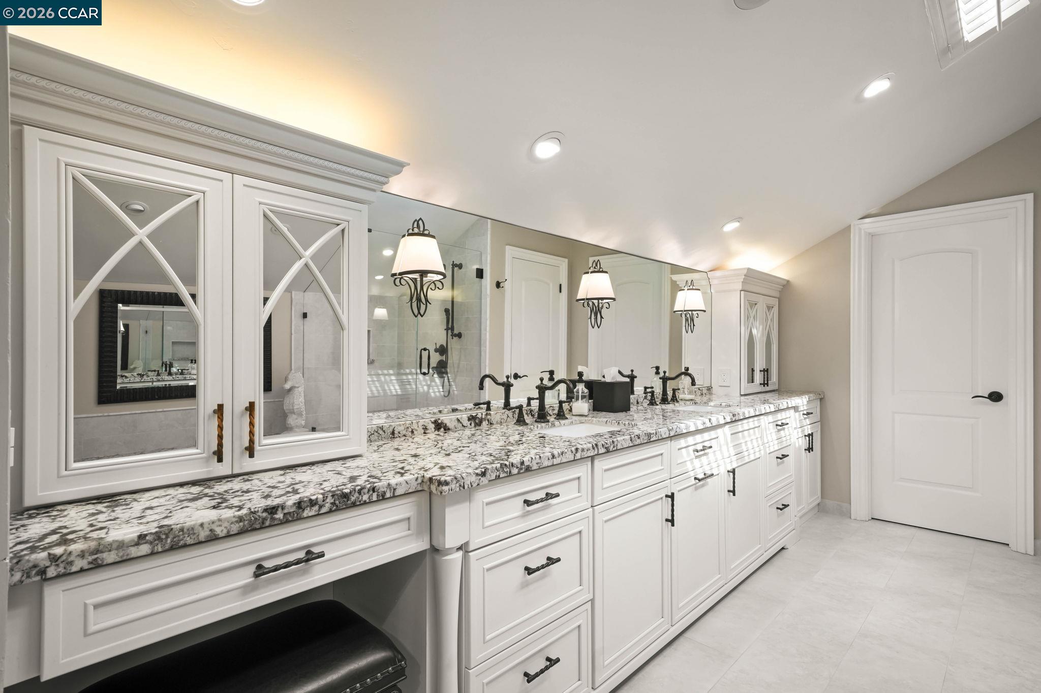 3058 Live Oak Ct