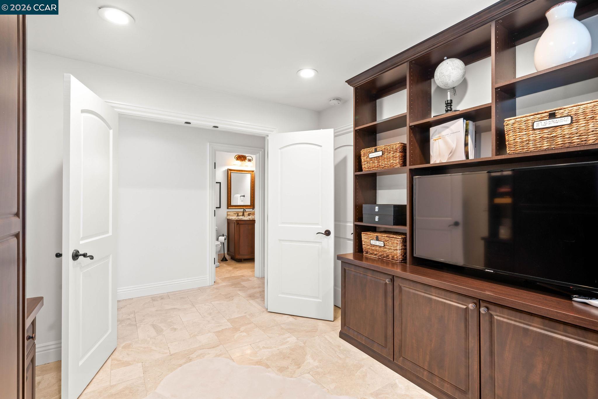 3058 Live Oak Ct