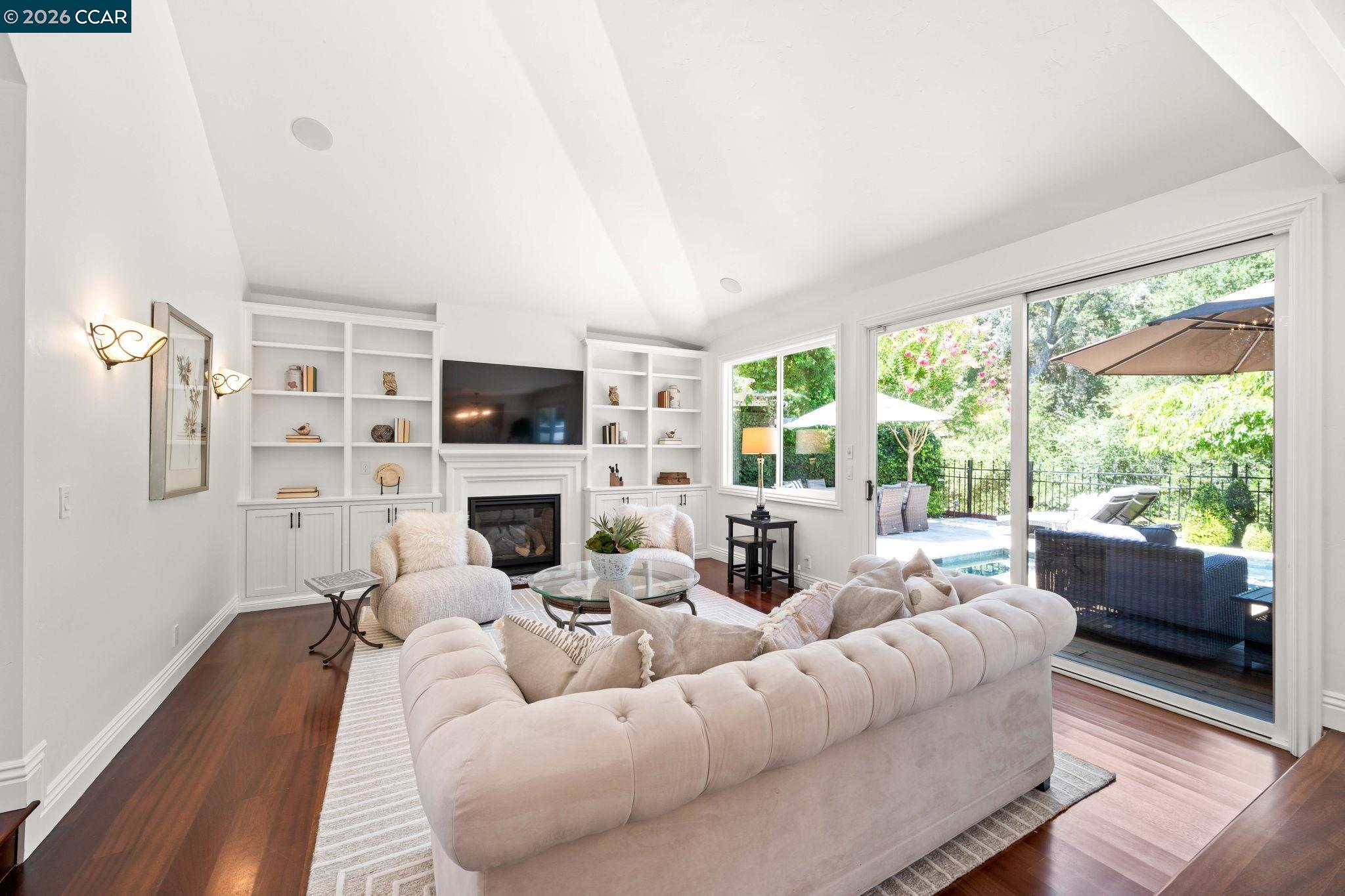 3058 Live Oak Ct