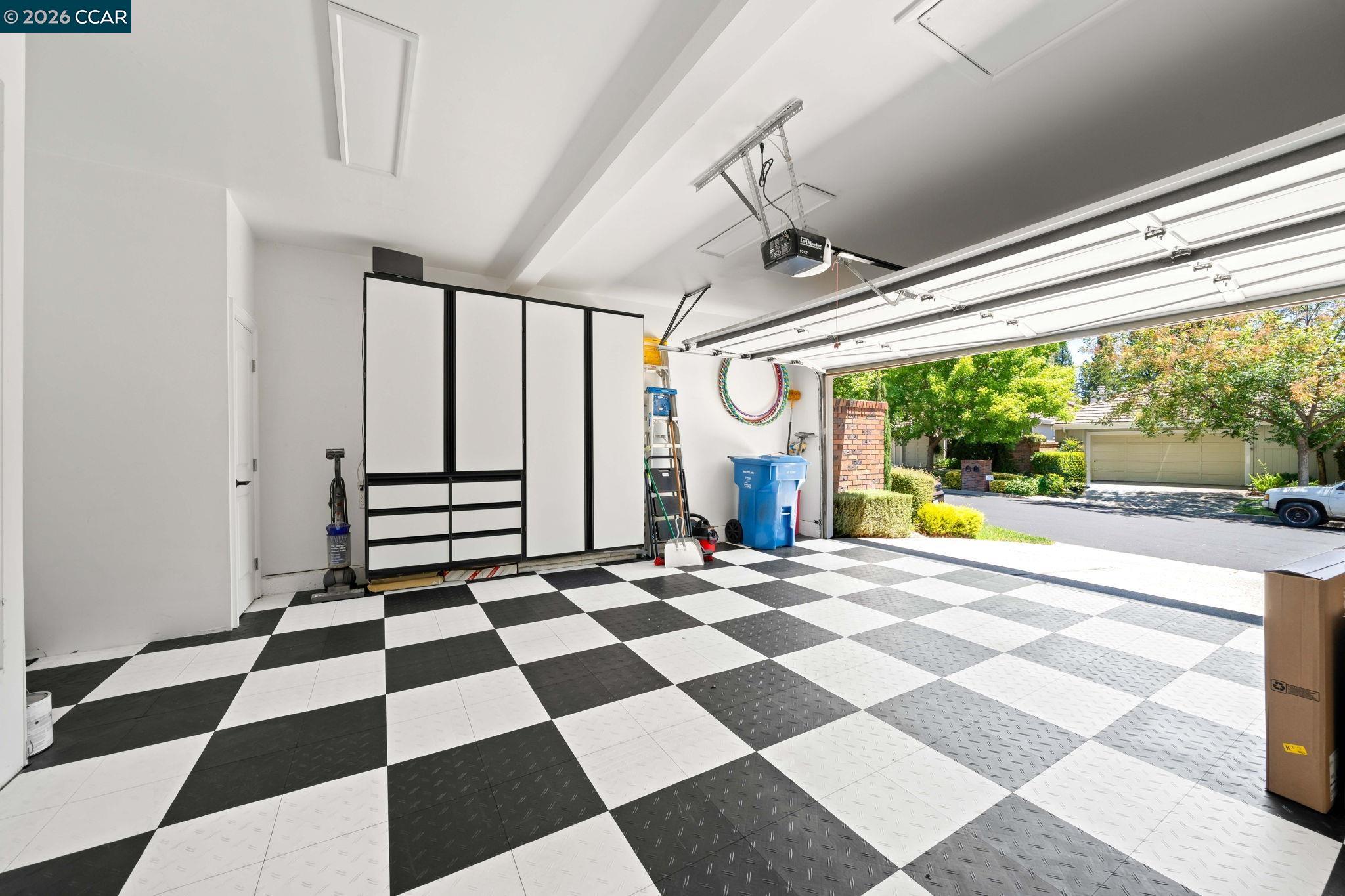 3058 Live Oak Ct