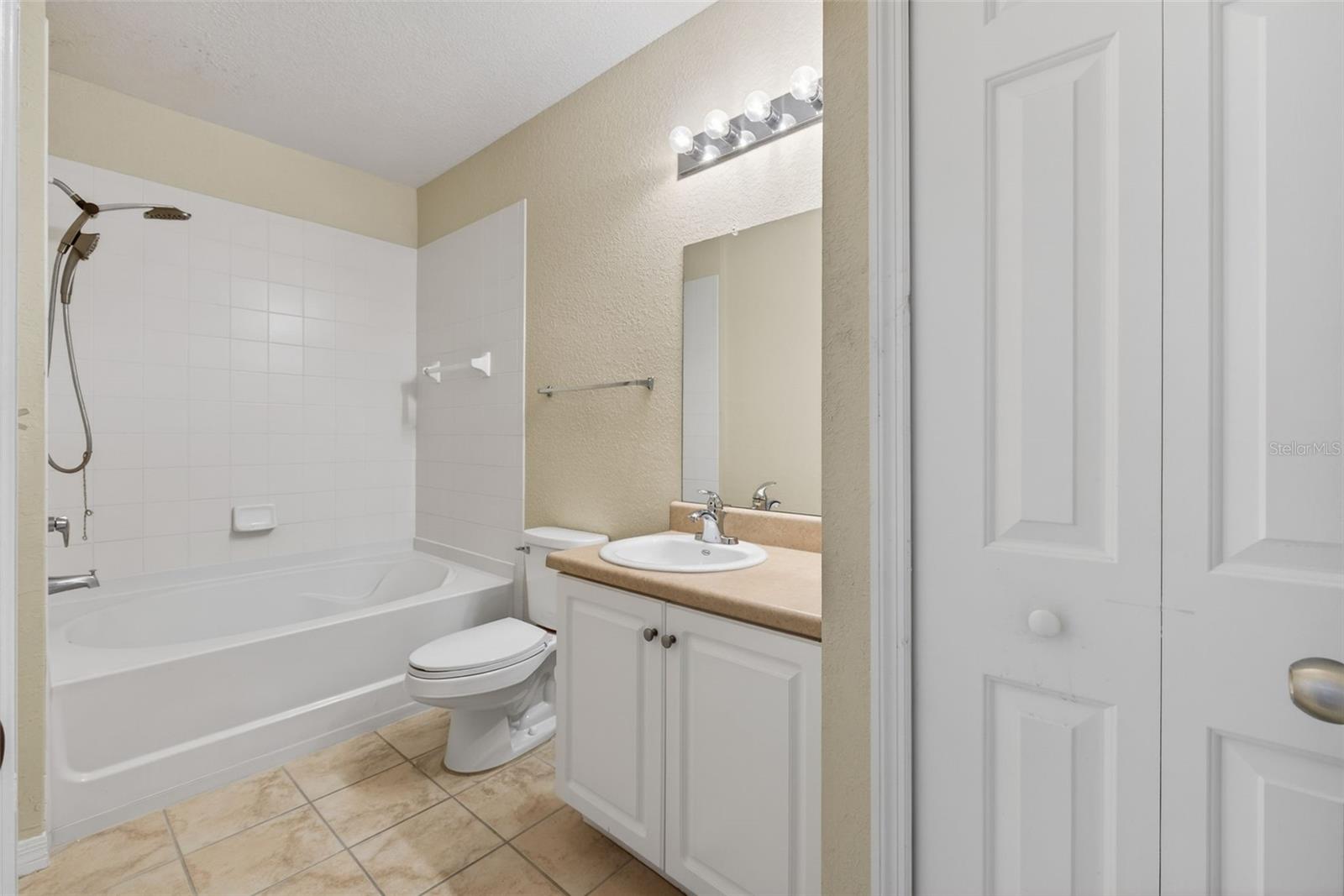 5550 E MICHIGAN ST #1216