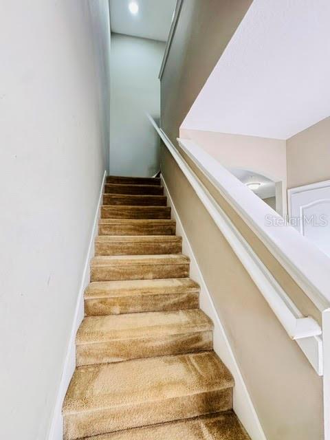 2832 WHITE ISLE LN